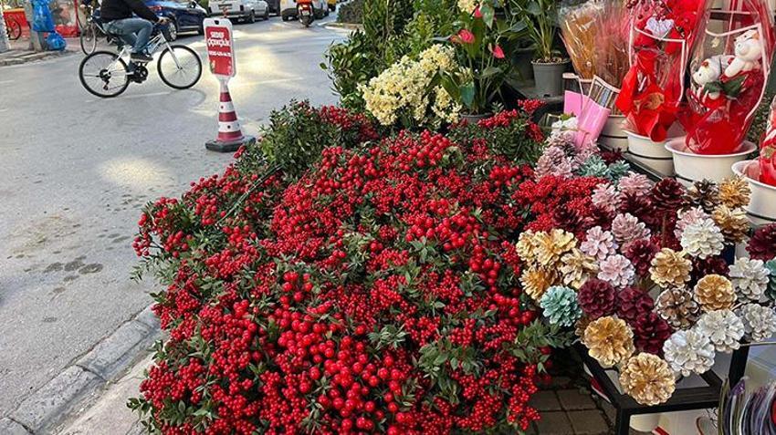 İzmir’de yılbaşının simgesine ilgi arttı! Satışlar %100 arttı, demeti 200 TL’den başlıyor