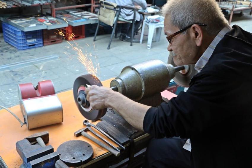 60 bin lira maaşla çalışacak eleman bulamıyor! 65 yaşındaki ustaya Türkiye'nin her yerinden sipariş yağıyor