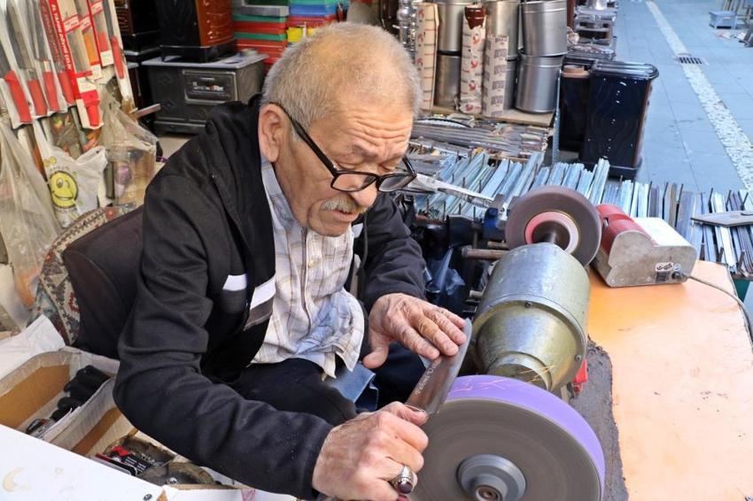 60 bin lira maaşla çalışacak eleman bulamıyor! 65 yaşındaki ustaya Türkiye'nin her yerinden sipariş yağıyor