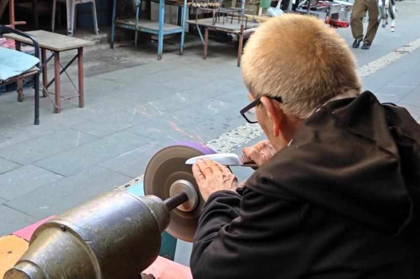 60 bin lira maaşla çalışacak eleman bulamıyor! 65 yaşındaki ustaya Türkiye'nin her yerinden sipariş yağıyor