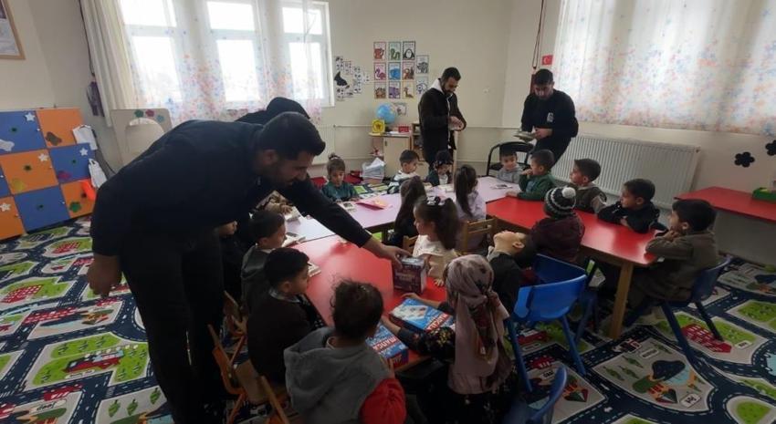 Cilo Dağı eteğinde iyilik hareketi: Köy okullarında başladı!