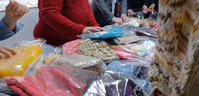 Sakaryalı kadınlar elleriyle iyilik örüyor! 'Bizim sevgimizi hissetsinler'