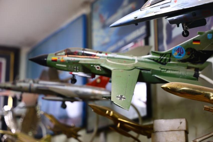 Pilot olma hayalini gerçekleştiremeyince kendini bu işe adadı! 60 yıldır hiç bıkmadan yapıyor