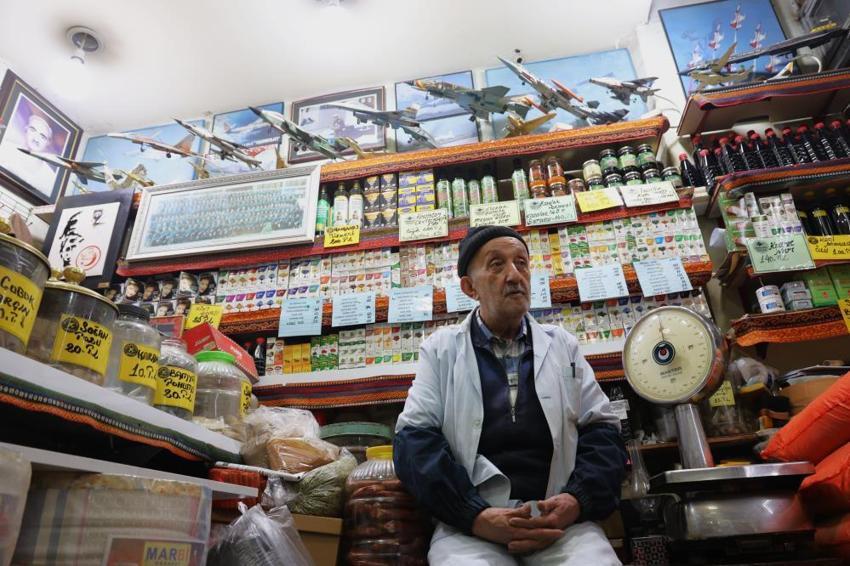 Pilot olma hayalini gerçekleştiremeyince kendini bu işe adadı! 60 yıldır hiç bıkmadan yapıyor