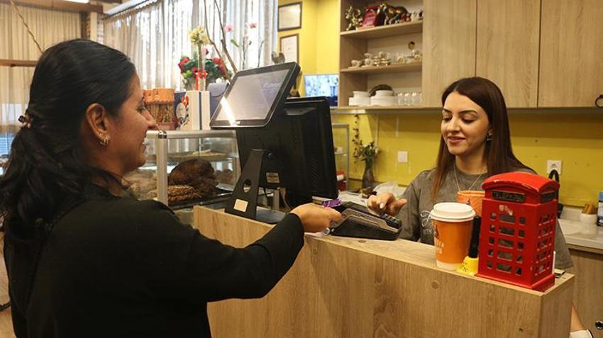 Adana'da kanser olduğunu öğrendi, moral olsun diye kızıyla bu işe başladı! Herkes yanına reçetesiyle gidiyor: Türkiye'nin dört yanına gönderiyorlar