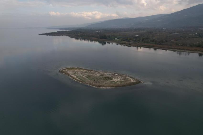 Sapanca Gölü’nde sır perdesi aralanıyor! Sular çekildi, tarih fışkırdı: 'Ayasofya’dan daha eski olabilir'
