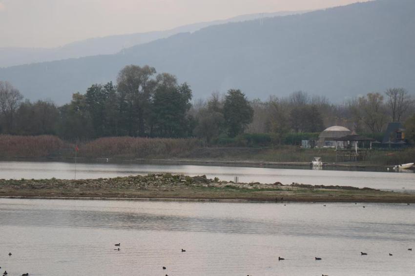 Sapanca Gölü’nde sır perdesi aralanıyor! Sular çekildi, tarih fışkırdı: 'Ayasofya’dan daha eski olabilir'