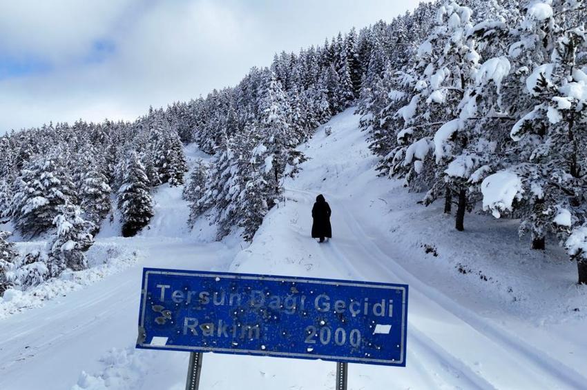 2 bin rakımlı Tersun Dağı geçidinde kış manzaraları görenleri büyülüyor
