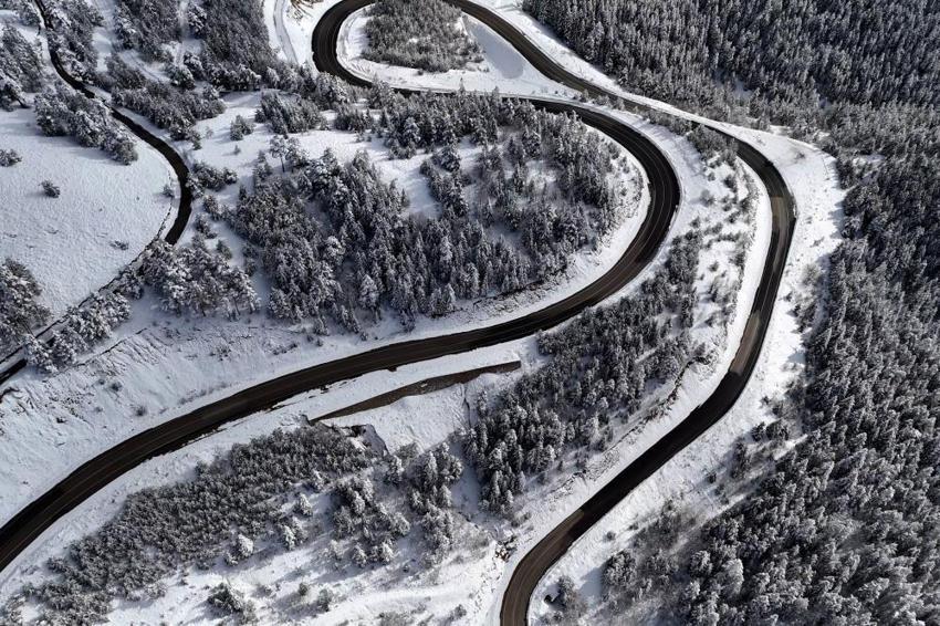 2 bin rakımlı Tersun Dağı geçidinde kış manzaraları görenleri büyülüyor