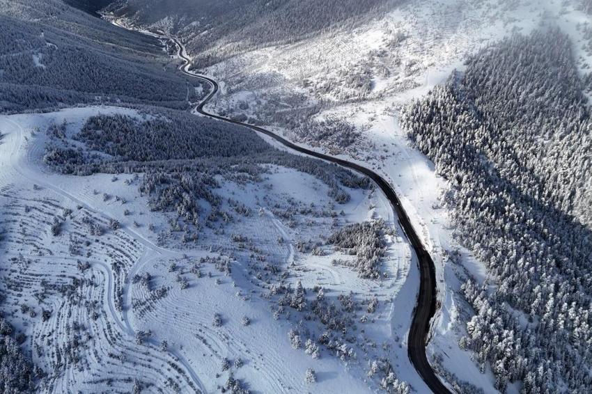 2 bin rakımlı Tersun Dağı geçidinde kış manzaraları görenleri büyülüyor