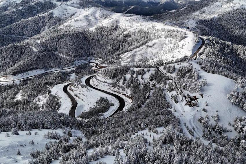 2 bin rakımlı Tersun Dağı geçidinde kış manzaraları görenleri büyülüyor