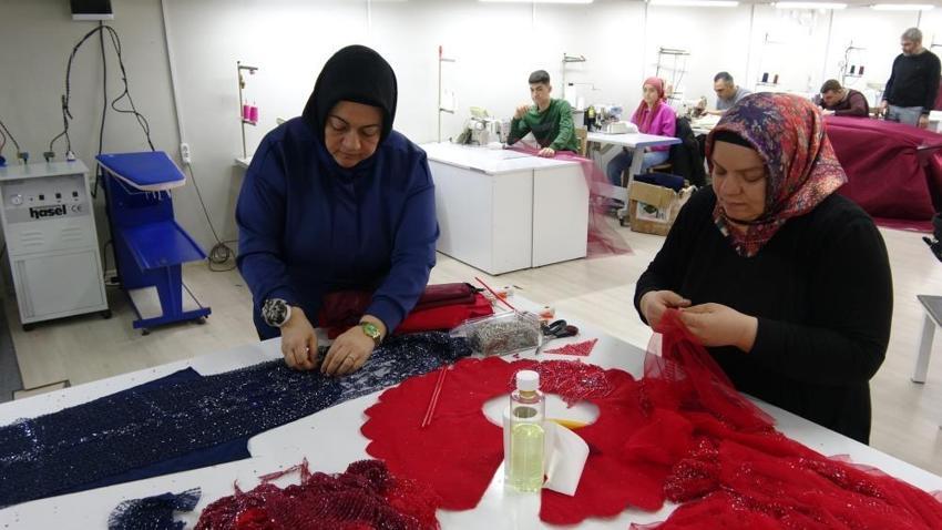 Gaziantep'te kiraladığı gelinlikle hayatı değişti! Hurdacıdan aldığı makineyle üretime başladı: Şimdi 81 ile ürün gönderiyor!