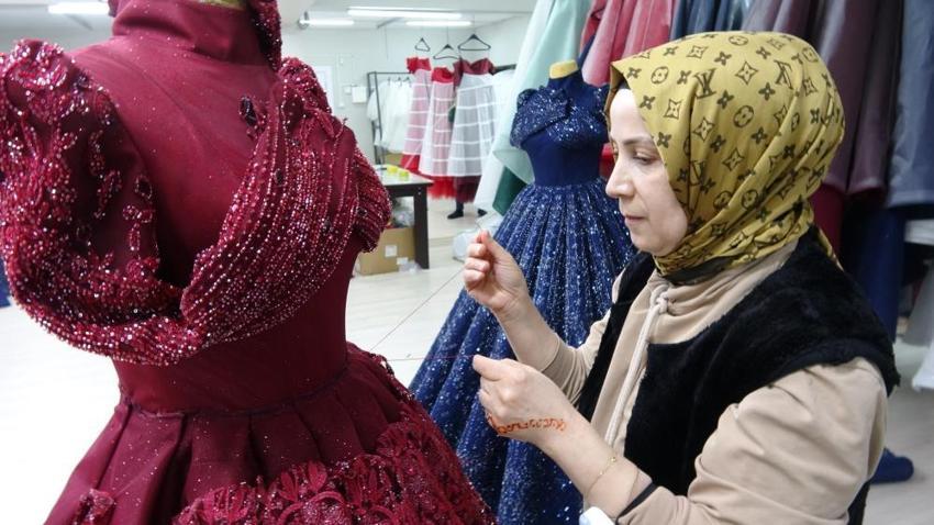 Gaziantep'te kiraladığı gelinlikle hayatı değişti! Hurdacıdan aldığı makineyle üretime başladı: Şimdi 81 ile ürün gönderiyor!