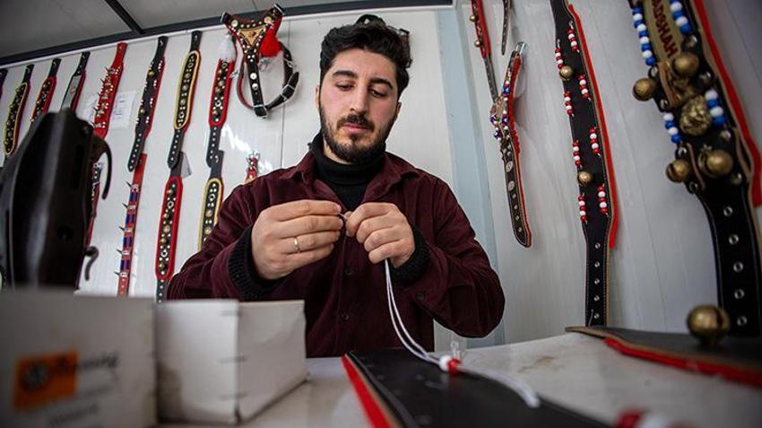 Konteynerde üretiyor, 20 ülkeye ihracat yapıyor! Depremde dükkanı yıkıldı ama o vazgeçmedi: Hepsi el emeği yüzde 100 deriden yapılıyor