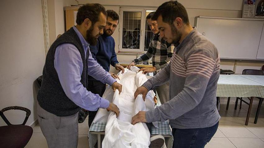 Hataylı vatandaş depremde gördüklerinden etkilenince cenaze hizmetleri eğitimine katıldı