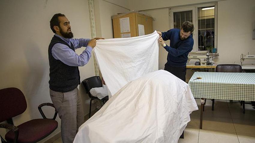 Hataylı vatandaş depremde gördüklerinden etkilenince cenaze hizmetleri eğitimine katıldı