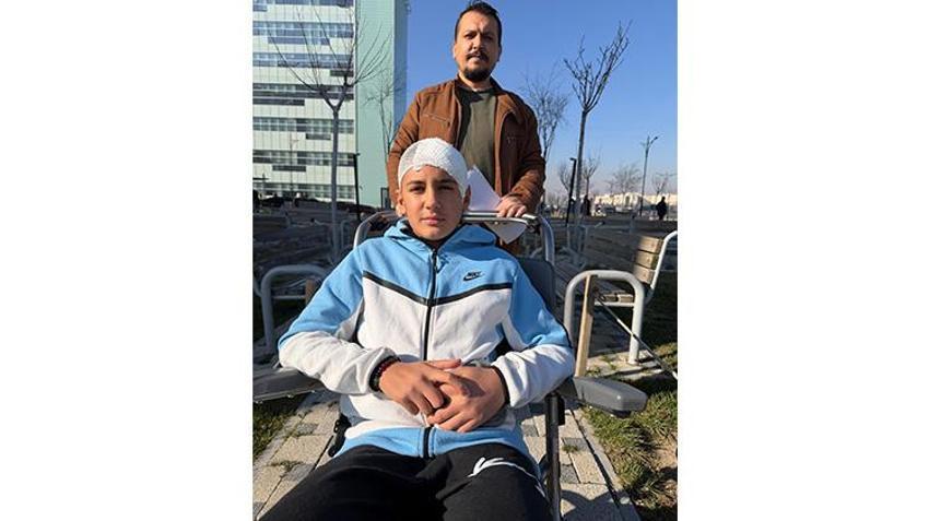 Şakalaştığı arkadaşı kafasını taşla yaraladı! Hiçbir şey olmamış gibi 'Baba tahliye' diye paylaşım yaptı