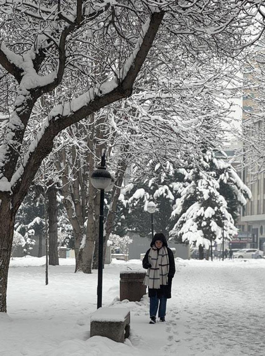 Lapa lapa kar ve sağanak yağışlar geliyor! Meteoroloji hava durumu raporunu açıkladı, Prof. Dr. Orhan Şen İstanbul için kar uyarısında bulundu