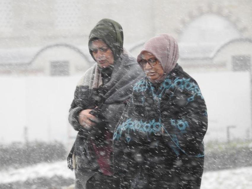 Lapa lapa kar ve sağanak yağışlar geliyor! Meteoroloji hava durumu raporunu açıkladı, Prof. Dr. Orhan Şen İstanbul için kar uyarısında bulundu
