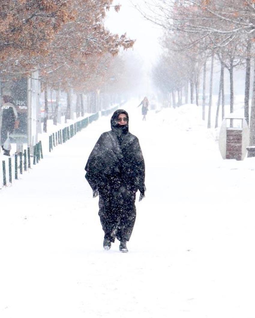 Lapa lapa kar ve sağanak yağışlar geliyor! Meteoroloji hava durumu raporunu açıkladı, Prof. Dr. Orhan Şen İstanbul için kar uyarısında bulundu