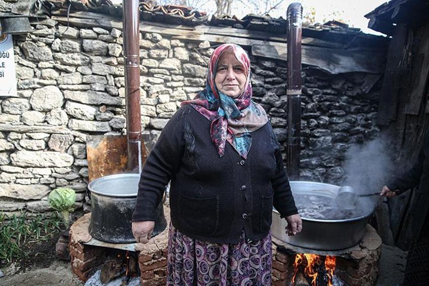 Bursa'da erkekler ormandan bedavaya toplayıp eşlerine yaptırıyor! İnternetten tanesi 500 liraya satılıyor