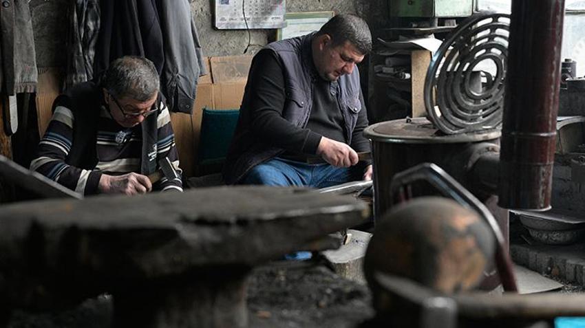 Manisalı usta babasıyla başladı şimdi oğluyla üretmeye devam ediyor! Yurt içi ve yurt dışından sipariş yağıyor