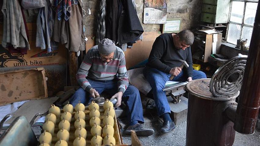 Manisalı usta babasıyla başladı şimdi oğluyla üretmeye devam ediyor! Yurt içi ve yurt dışından sipariş yağıyor