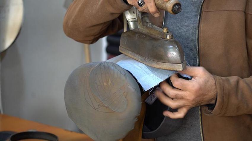 Her köşesinde ayrı bir sır gizli: Elazığ’ın yöresel kasketi dünyayı geziyor! Beyazıt Öztürk ve Cumhurbaşkanı Erdoğan’a hediye gitti