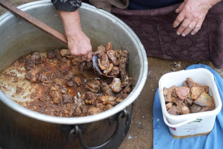 Kış kapıda, kazanlar kuruldu! Muş'ta imece usulü kavurma telaşı başladı: Gelenek yıllardır bozulmuyor
