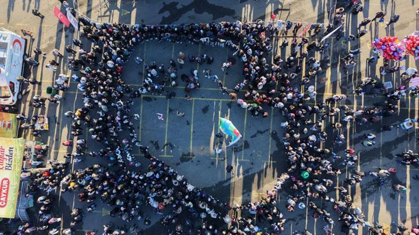 Rize'de 8’inci Hamsi Festivali! Binlerce kişi katıldı, 2 saatte 2 ton hamsi tüketildi