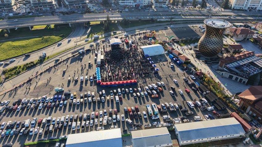 Rize'de 8’inci Hamsi Festivali! Binlerce kişi katıldı, 2 saatte 2 ton hamsi tüketildi