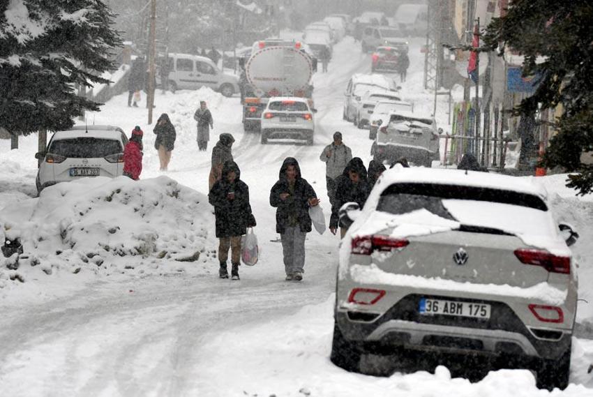 Kar ve gök gürültülü sağanak kuvvetli geliyor! Meteoroloji uyardı: 10 ilde kar, 28 ilde yağmur alarmı