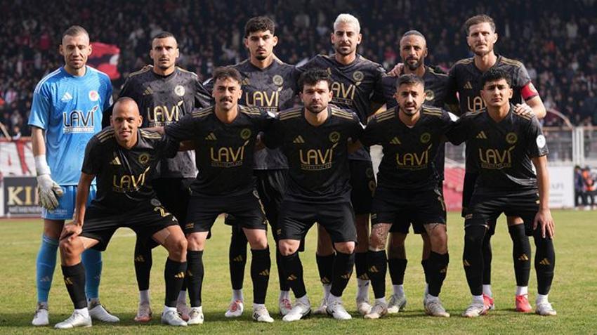 Batman Petrolspor yeniden atağa çıktı! Şanlıurfaspor'un berabere kaldığı haftada kazanarak lider oldu