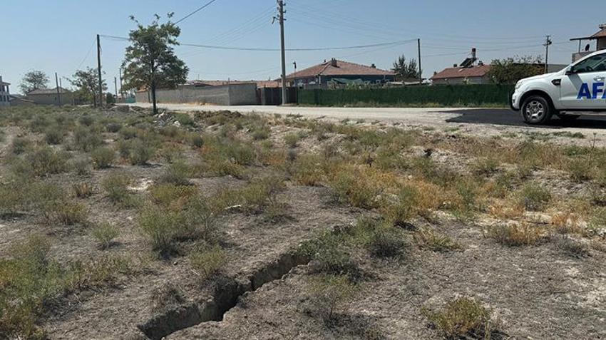 Konya havzası alarm veriyor: Uydu görüntüleri ortaya çıkardı: Her yıl 10 santimetre çöküyor, yüzey yarıkları şehre indi