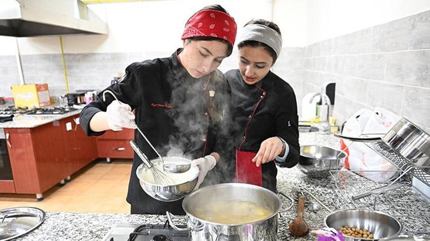 Bu parfümler yemekle birlikte yeniyor! Gastronominin başkenti Gaziantep'te yeni trend başladı: Ata yadigarı tekniklerle üretildi