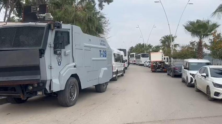 Adana'daki 'Amerikan Adası'nda yıkım gerginliği! Esnaf iş yerini ateşe verip polise direndi