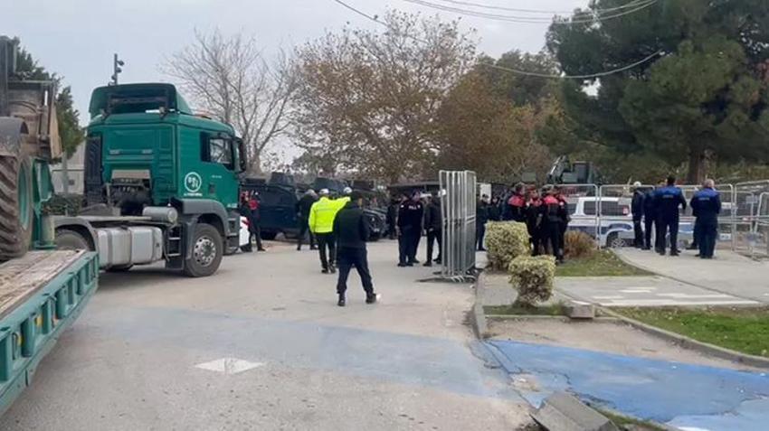 Adana'daki 'Amerikan Adası'nda yıkım gerginliği! Esnaf iş yerini ateşe verip polise direndi