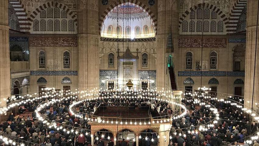 Hacet namazı kaç rekat? Diyanet açıkladı, Regaip Kandili hacet namazı nasıl kılınır, hangi dualar okunur?