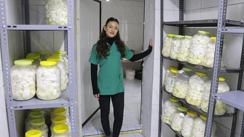 Veteriner hekim oldu, köyüne döndü: Babasından kalan mirasa gözü gibi bakıyor! Devlet desteğiyle kurduğu çiftlikte şimdi siparişlere yetişemiyor!