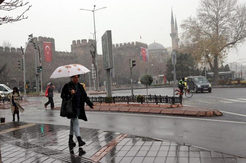 İstanbul'a kar geliyor: Meteoroloji hava durumu raporuyla uyardı, Prof. Dr. Orhan Şen 3 güne dikkat çekti
