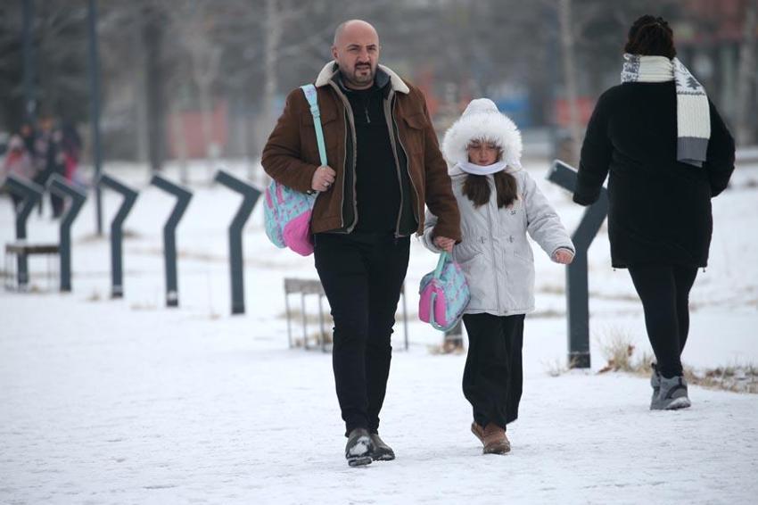 İstanbul'a kar geliyor: Meteoroloji hava durumu raporuyla uyardı, Prof. Dr. Orhan Şen 3 güne dikkat çekti