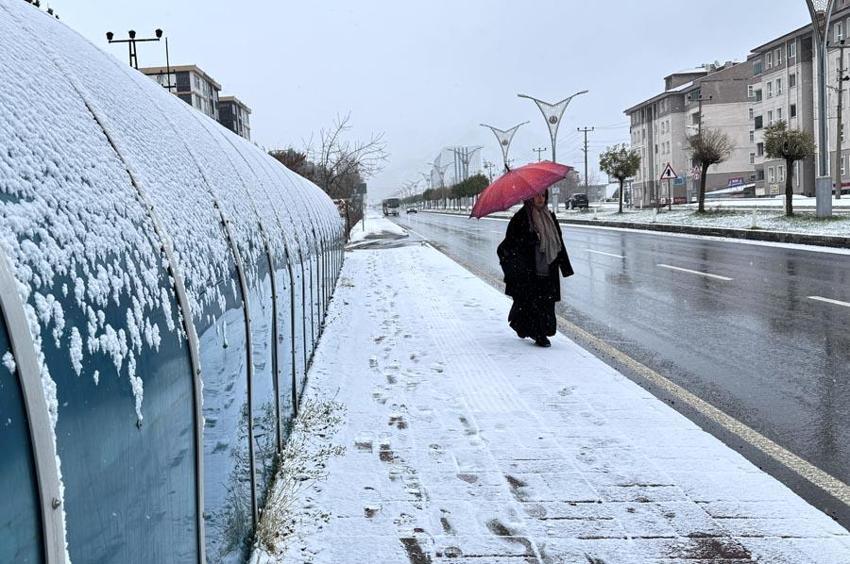 İstanbul'a kar geliyor: Meteoroloji hava durumu raporuyla uyardı, Prof. Dr. Orhan Şen 3 güne dikkat çekti