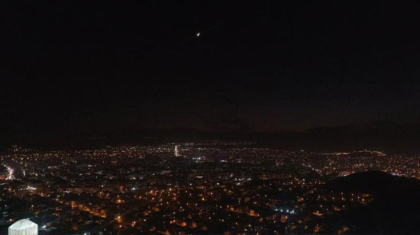 Van semalarında yılın son hilal manzarası adeta mest etti
