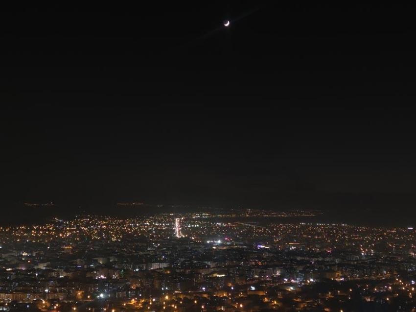 Van semalarında yılın son hilal manzarası adeta mest etti
