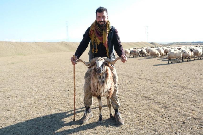 Erzincan'da Aralık ayının son günlerinde alışılmadık durum! Çiftçi için kar yoksa tasarruf var