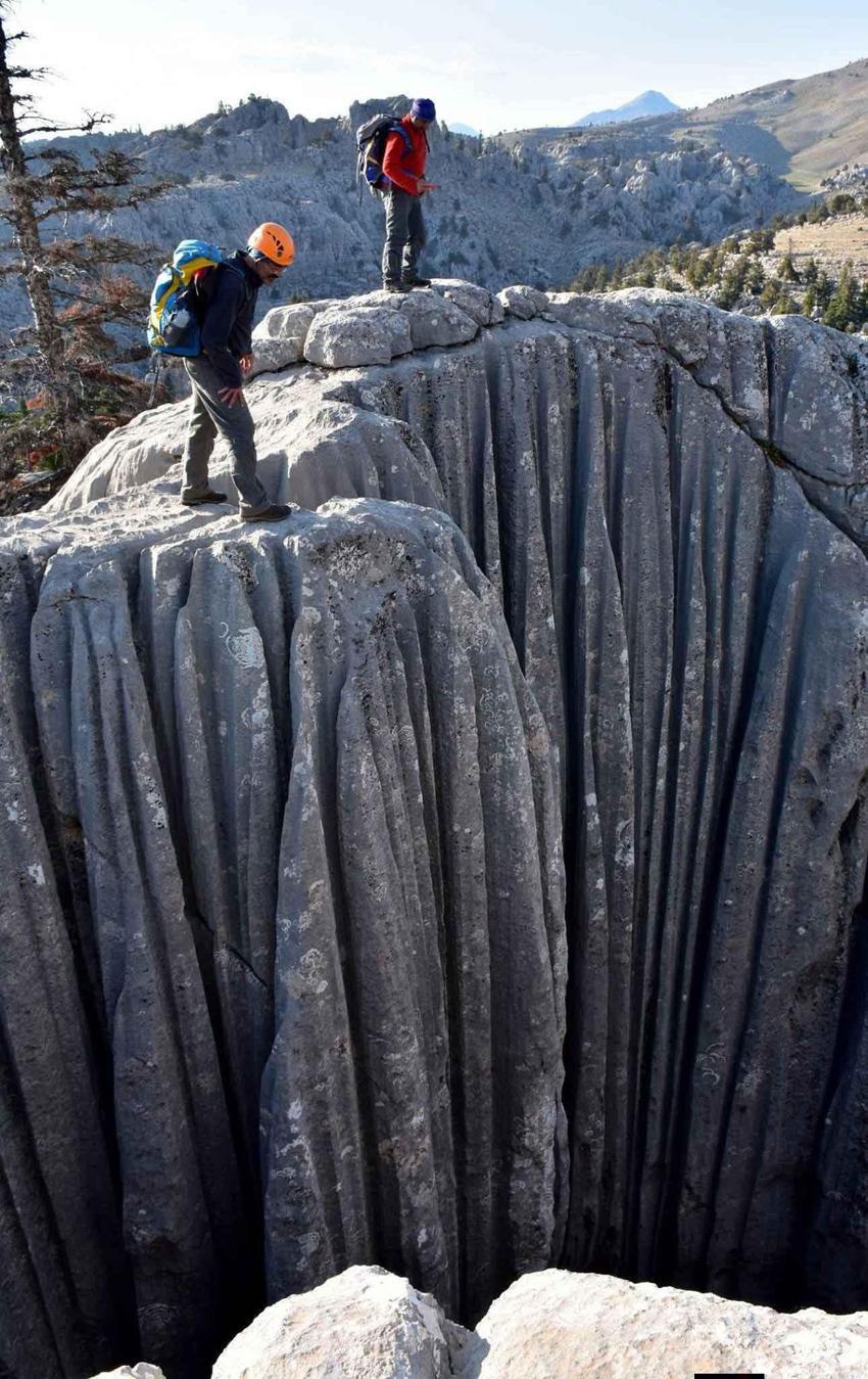 İsmiyle ürpertiyor, giden bir daha dönemiyor! Düşerseniz dönüşü yok! Dağcıların korkulu rüyası ilk kez görüntülendi