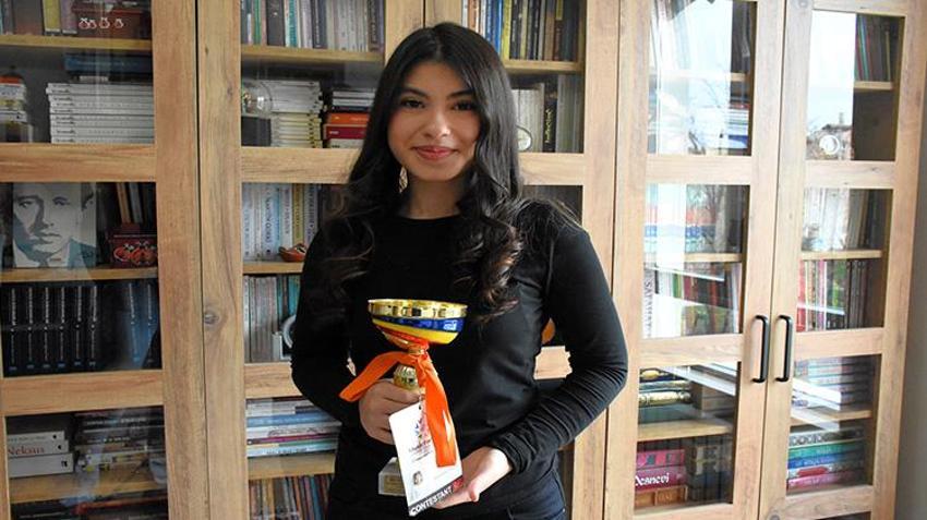 14 yaşındaki Ceren’den büyük başarı! Oyuncak kemanla başladı, dünyaya adını duyurdu