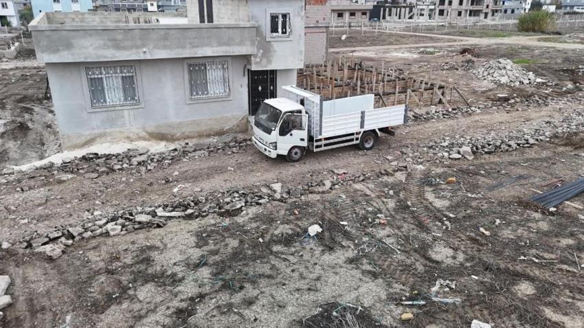 Seyhan'da yol çilesi: Gülbahçesi mahallesi sakinlerinden yetkililere acil çağrı