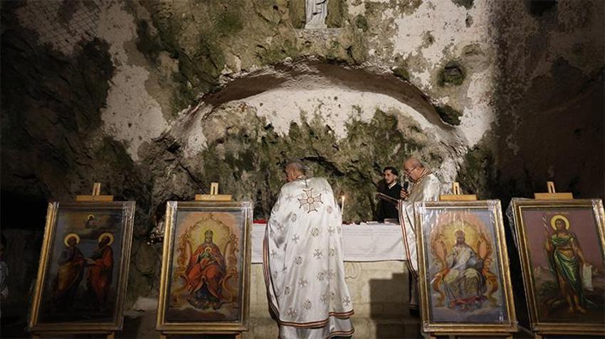 Dünyanın en eskisi Hatay'da bulunuyor! Tarihi mekanda Noel ayini yoğun ilgi gördü