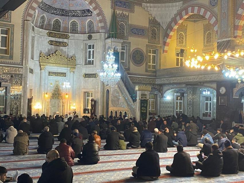 Regaip Namazı nasıl kılınır, hangi dualar okunur? Adım Adım 4 rekat, 12 rekat ve 20 rekat Regaip Kandili Namazı kılınışı ve duaları